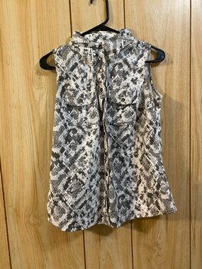 LuLaRoe Sleeveless Snake Print Button-Front Top - Gray & White